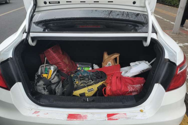 Used CHANGAN Eado New Energy 2016 Pure Electric Deluxe Model Trunk