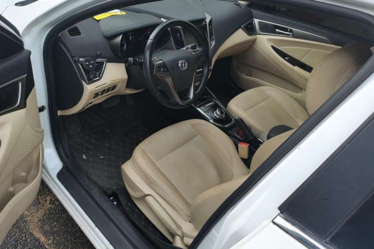 Used CHANGAN Eado New Energy 2016 Pure Electric Deluxe Model Left Front Seat