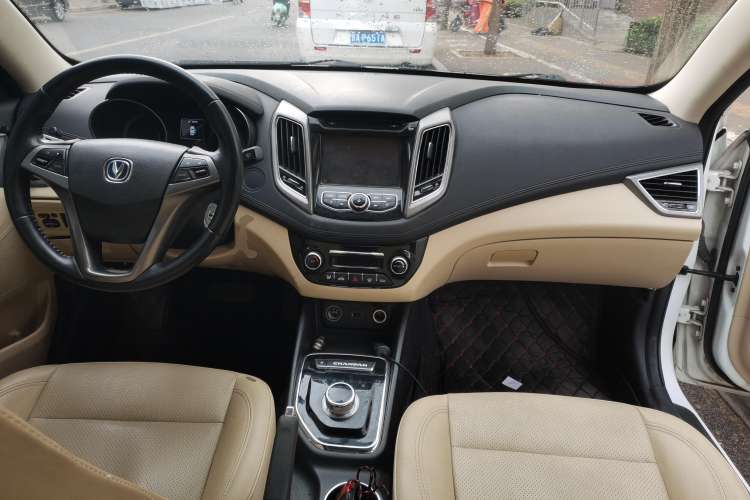 Used CHANGAN Eado New Energy 2016 Pure Electric Deluxe Model Center Console