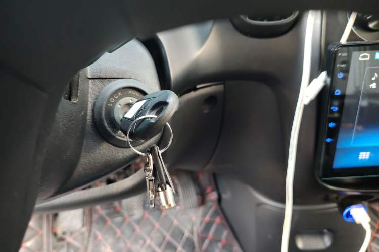 Used JAC Refine 2011 2.0L Shuttle Gasoline Standard Edition HFC4GA3
