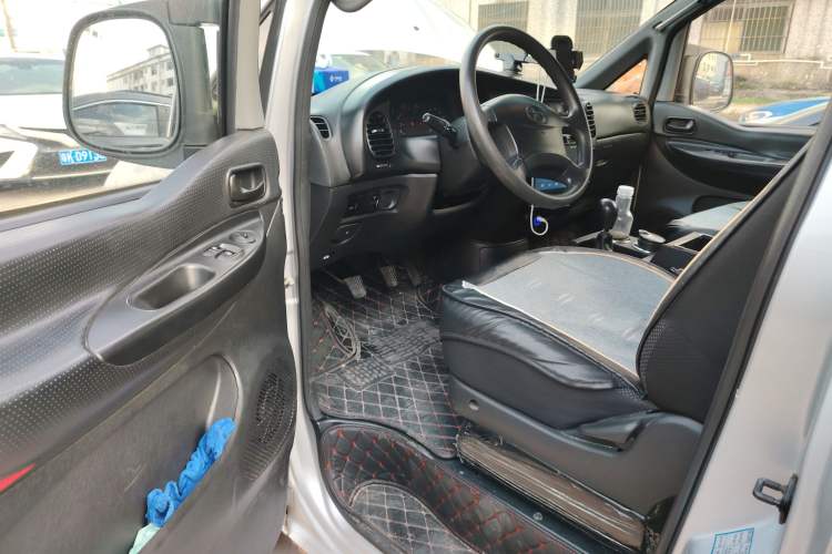 Used JAC Refine 2011 2.0L Shuttle Gasoline Standard Edition HFC4GA3
