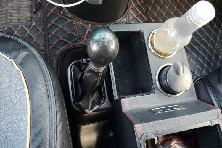 Used JAC Refine 2011 2.0L Shuttle Gasoline Standard Edition HFC4GA3
