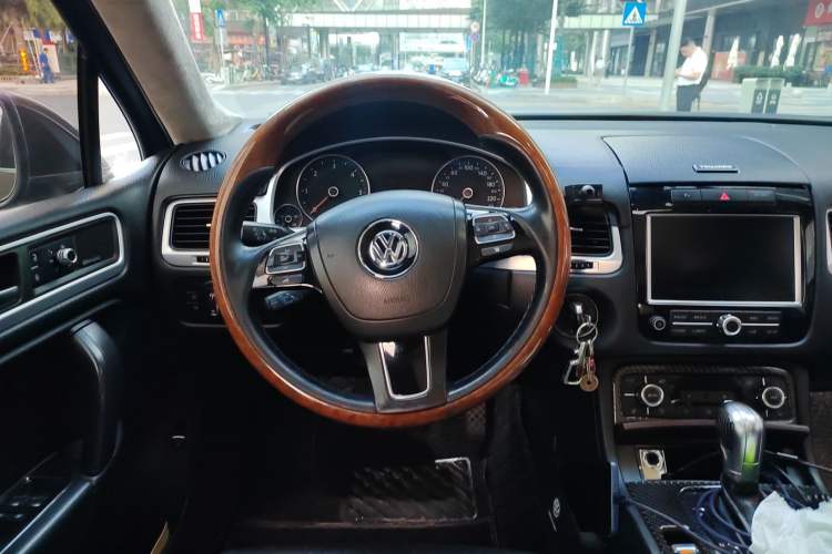 Used Volkswagen Touareg 2011 3.0 TDI Diesel High-End Model