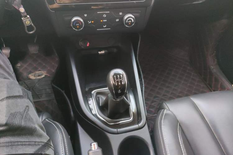 Used Dongfeng Fengon 580 2017 1.8L Manual Comfort Model
