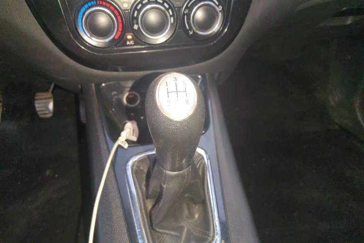 Used FORTHING Joyear X5 2013 1.6L Manual Luxury Model China IV Standard
