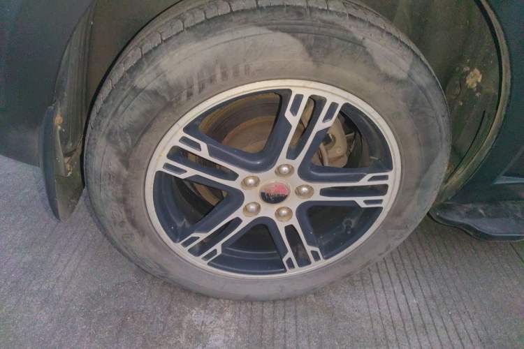 Used FORTHING Joyear X5 2013 1.6L Manual Luxury Model China IV Standard
