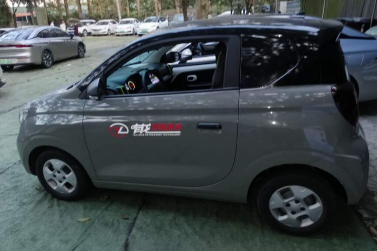 Used Roewe Clever 2021 302 km New Four-Seater Super-Efficient Version
