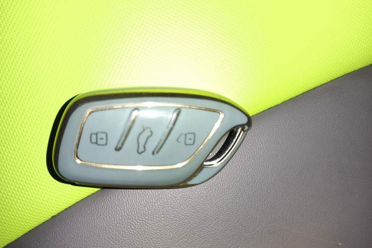 Used Roewe Clever 2021 302 km New Four-Seater Super-Efficient Version
