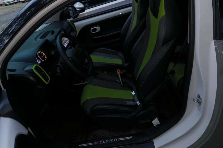 Used Roewe Clever 2021 302 km New Four-Seater Super-Efficient Version
