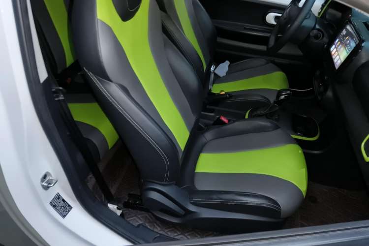 Used Roewe Clever 2021 302 km New Four-Seater Super-Efficient Version
