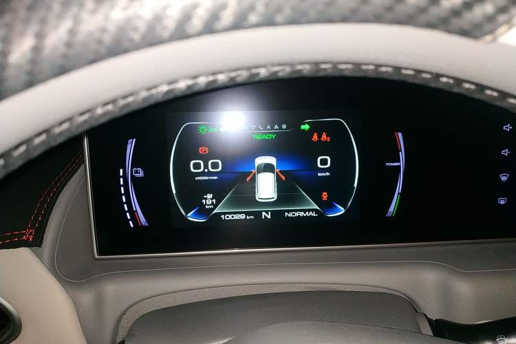 Used ORA White Cat 2022 Upgraded Model 305km Range Luxury Version Lithium-Ion Battery