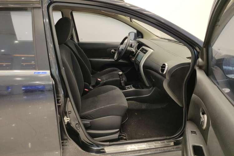 Used Nissan Livina 2013 1.6XE Manual Comfort Edition