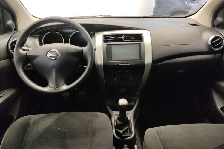 Used Nissan Livina 2013 1.6XE Manual Comfort Edition