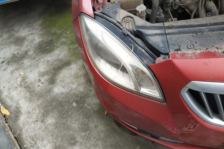 Used Brilliance H330 2013 1.5L Automatic Luxury Model Right Front Headlight