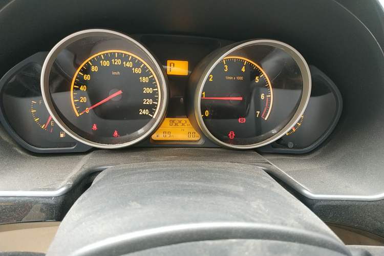 Used Brilliance H330 2013 1.5L Automatic Luxury Model Odometer Close Up