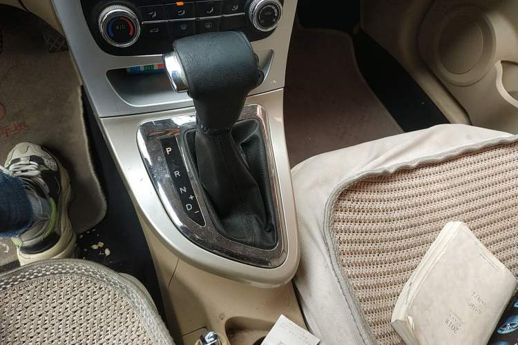 Used Brilliance H330 2013 1.5L Automatic Luxury Model Gear Lever