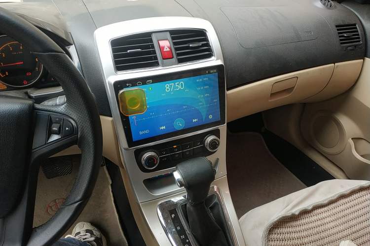 Used Brilliance H330 2013 1.5L Automatic Luxury Model Audio And AC Panel