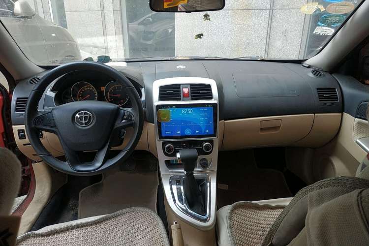 Used Brilliance H330 2013 1.5L Automatic Luxury Model Center Console