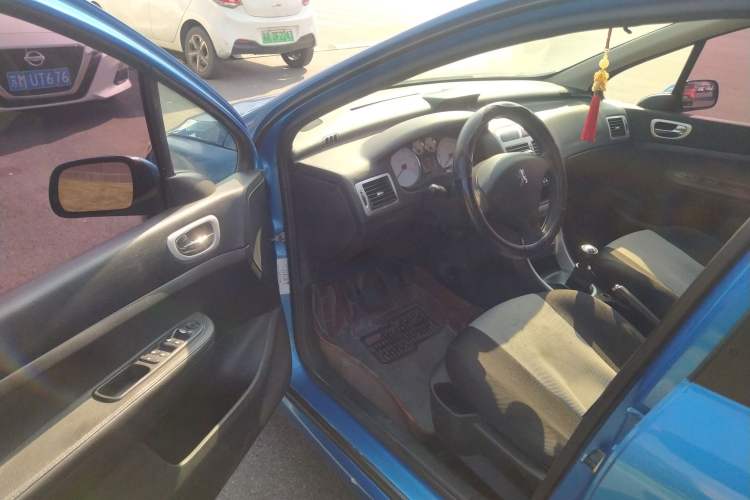 Used Peugeot 307 2013 Hatchback 1.6L Manual Comfort Edition
