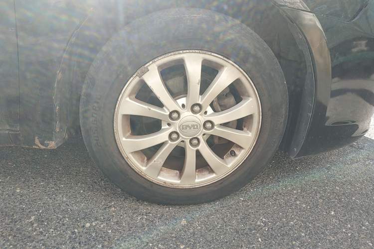 Used BYD G6 2012 2.0L Manual Luxury Version