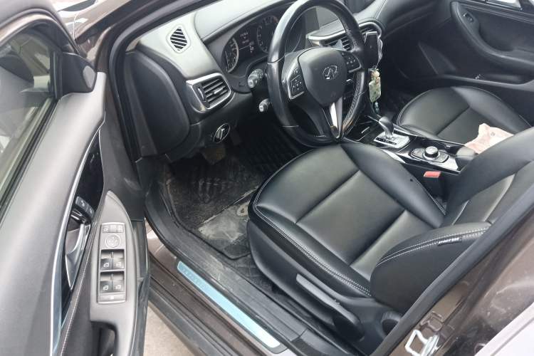 Used Infiniti QX30 2017 1.6T Two-Wheel-Drive Sport Edition
