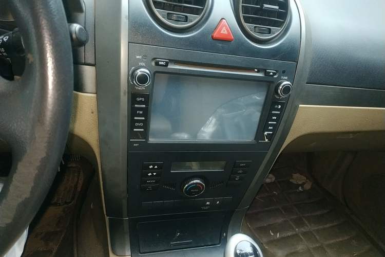 Used Haval H5 Classic 2010 European-style Model Green Quiet 2.0T Manual Two-Wheel Drive Luxury Version
