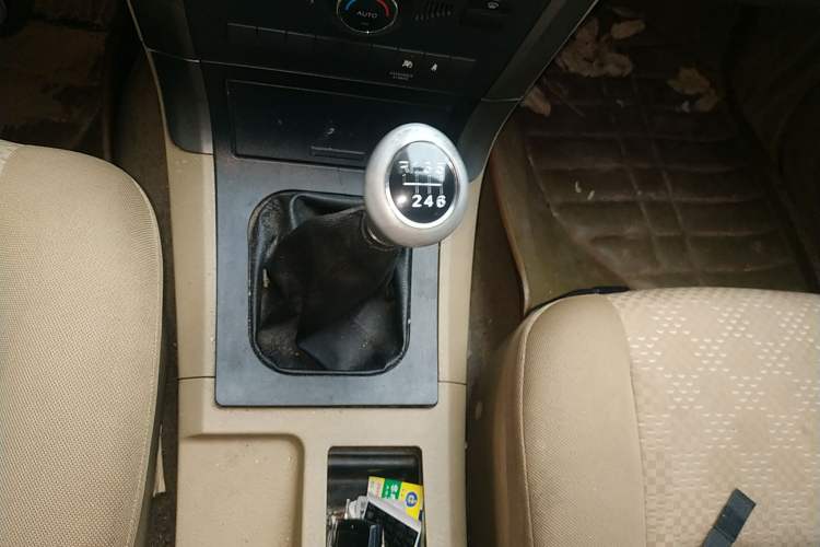 Used Haval H5 Classic 2010 European-style Model Green Quiet 2.0T Manual Two-Wheel Drive Luxury Version
