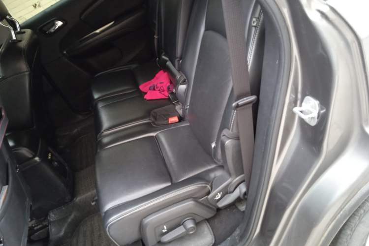 Used Dodge Journey 2013 2.4L Two-Wheel Drive Luxury Version
