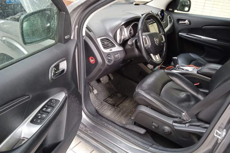 Used Dodge Journey 2013 2.4L Two-Wheel Drive Luxury Version
