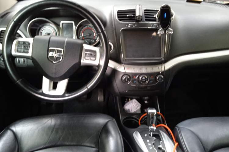 Used Dodge Journey 2013 2.4L Two-Wheel Drive Luxury Version
