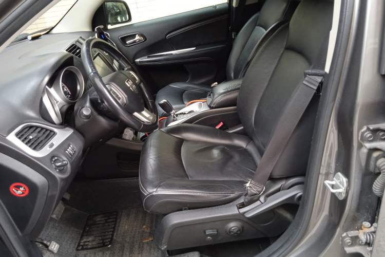 Used Dodge Journey 2013 2.4L Two-Wheel Drive Luxury Version
