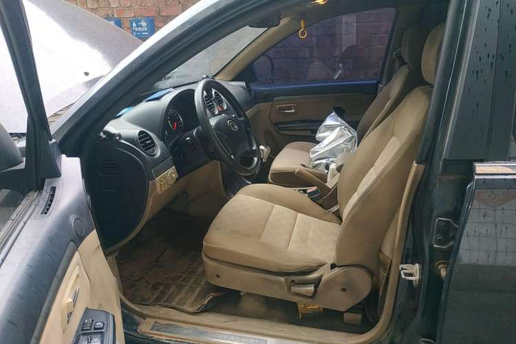 Used Haval H5 Classic 2010 European-style Model Green Quiet 2.0T Manual Two-Wheel Drive Luxury Version
