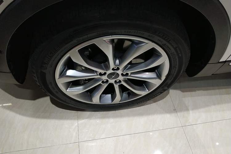 Used Lincoln MKC 2017 2.0T Two-Wheel-Drive Luxury Edition
