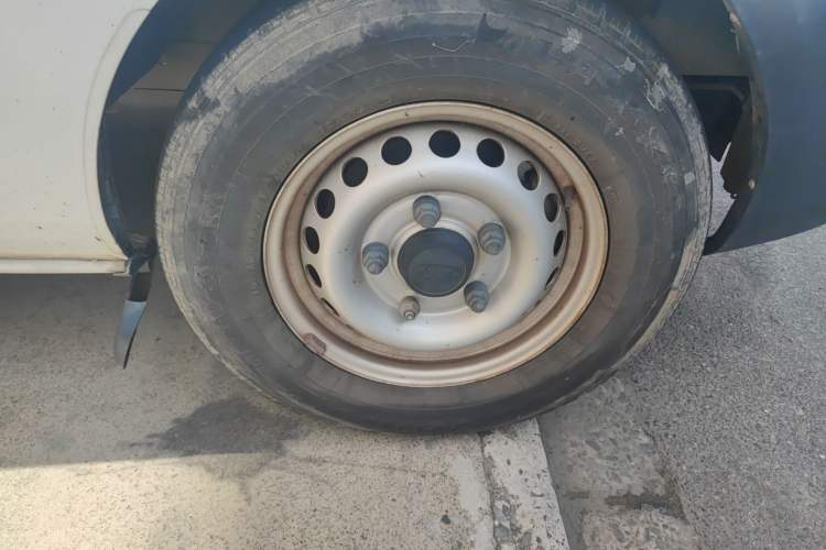 Used Ford Transit 2017 2.0T Diesel Van Mid-Chassis Mid-Roof China V Standard