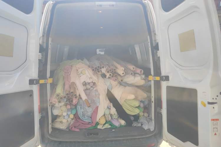 Used Ford Transit 2017 2.0T Diesel Van Mid-Chassis Mid-Roof China V Standard