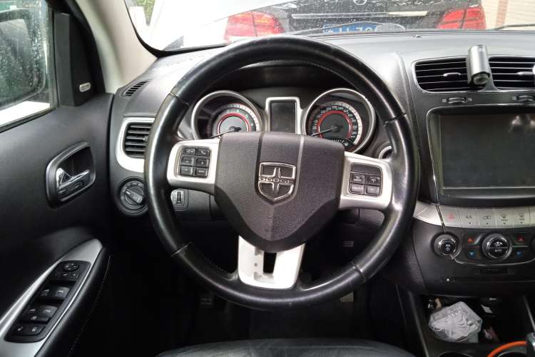 Used Dodge Journey 2013 2.4L Two-Wheel Drive Luxury Version
