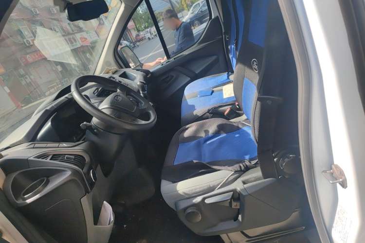 Used Ford Transit 2017 2.0T Diesel Van Mid-Chassis Mid-Roof China V Standard