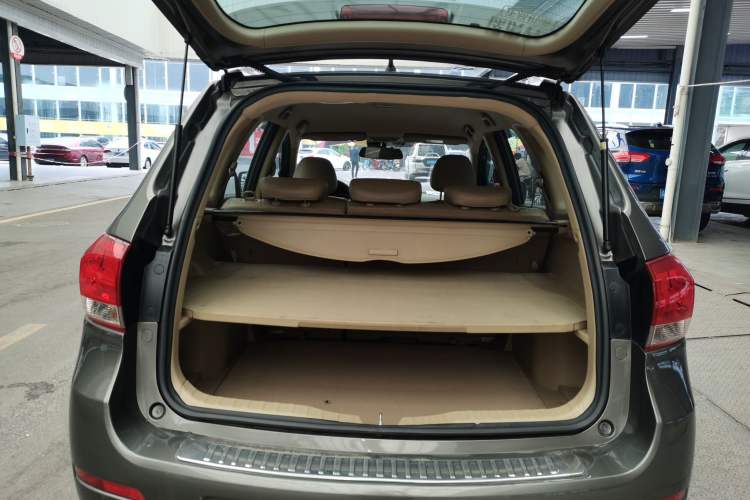 Used Haval H6 2011 Green Silence 2.0T Manual Two-Wheel Drive Elite Model