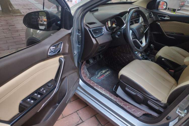 Used Baojun 310W 2017 1.5L Manual Fashion Edition China VI
