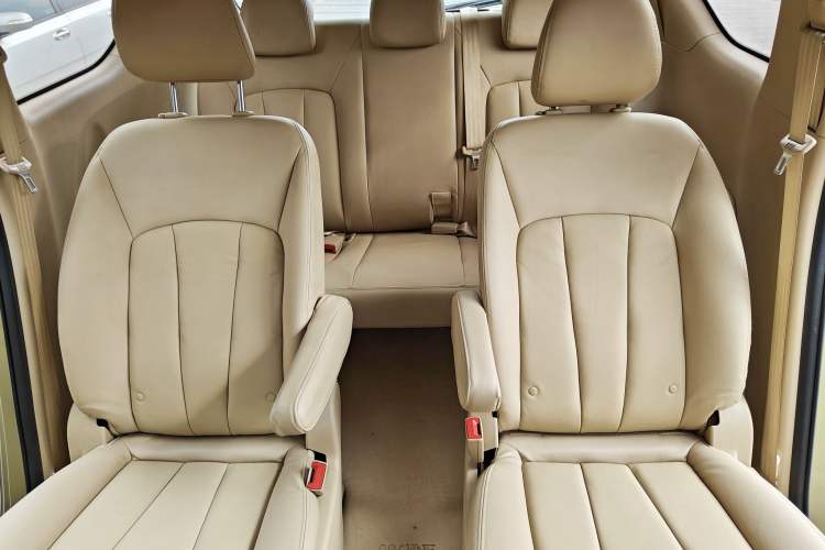 Used Baojun 730 2015 1.8L Manual Luxury Navigation ESP Version 7-seater
