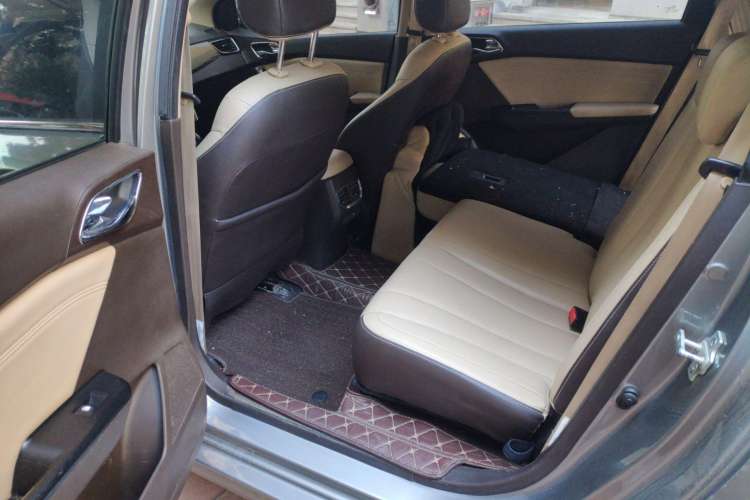 Used Baojun 310W 2017 1.5L Manual Fashion Edition China VI

