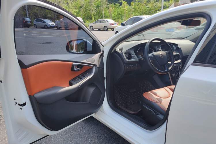 Used Volvo V40 2018 T3 Smart Edition
