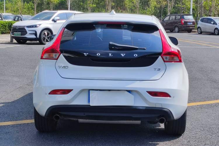 Used Volvo V40 2018 T3 Smart Edition
