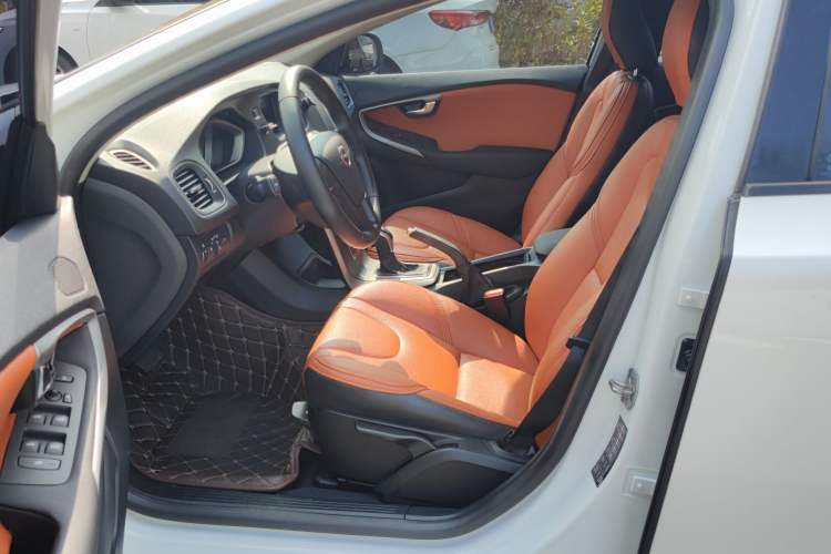 Used Volvo V40 2018 T3 Smart Edition
