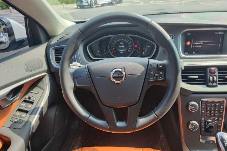 Used Volvo V40 2018 T3 Smart Edition
