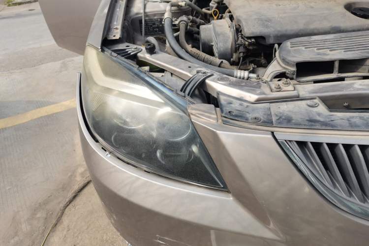 Used Haima Fumei 2011 1.6L Automatic Comfort Edition Right Front Headlight