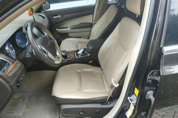 Used Chrysler 300C 2013 3.6L Premium Edition