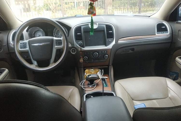 Used Chrysler 300C 2013 3.6L Premium Edition