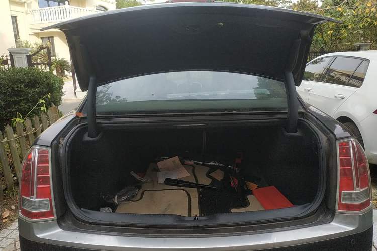 Used Chrysler 300C 2013 3.6L Premium Edition