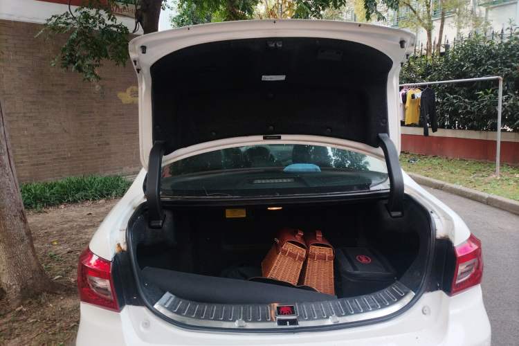 Used BYD Qin 2015 1.5T Dual-Crown Flagship Plus Edition
